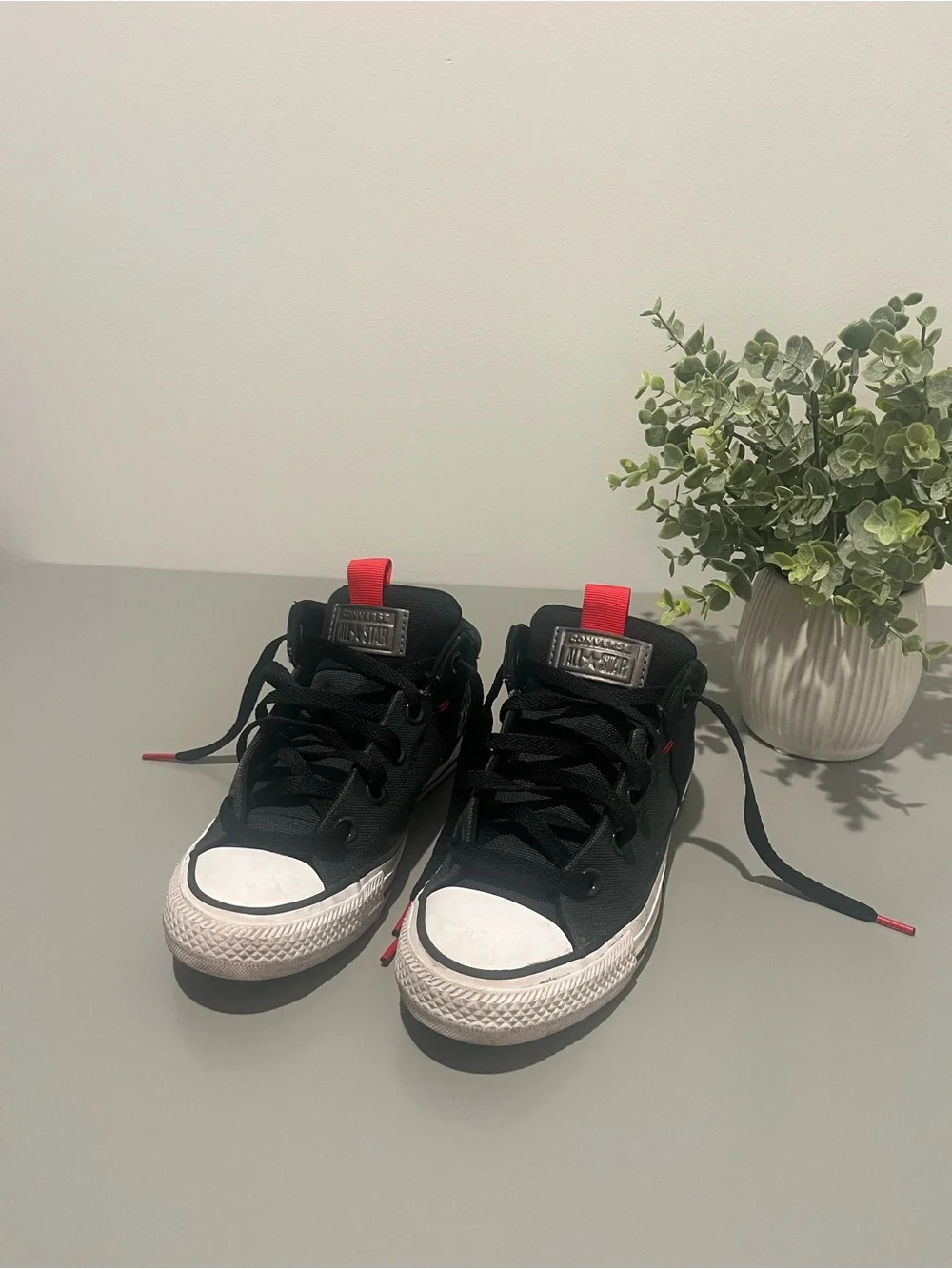 Converse Black Canvas Kids High-Top Sneakers with Red Accents Size 3.5